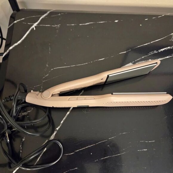 Remington S25A10 Wet2Style Flat Iron – 1¾” Ceramic + Titanium Plates - Picture 1 of 5